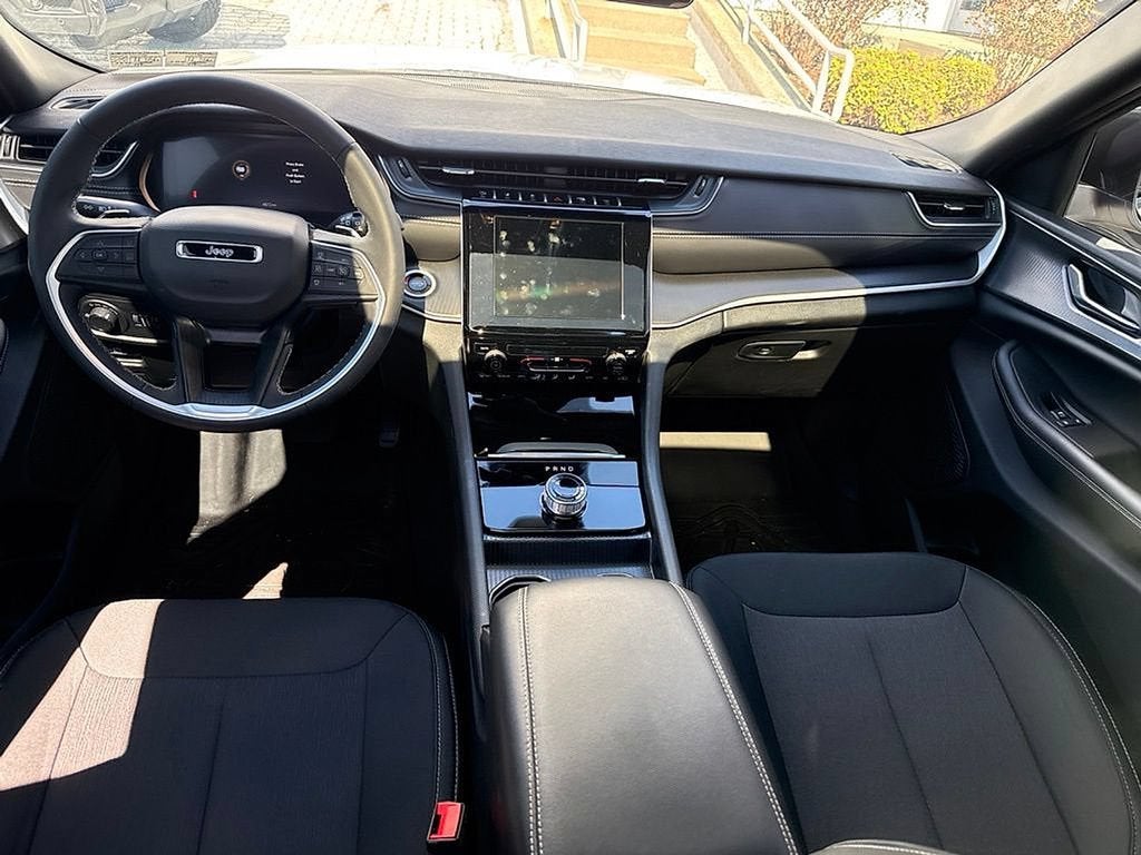 2025 Jeep Grand Cherokee Laredo X 4x4