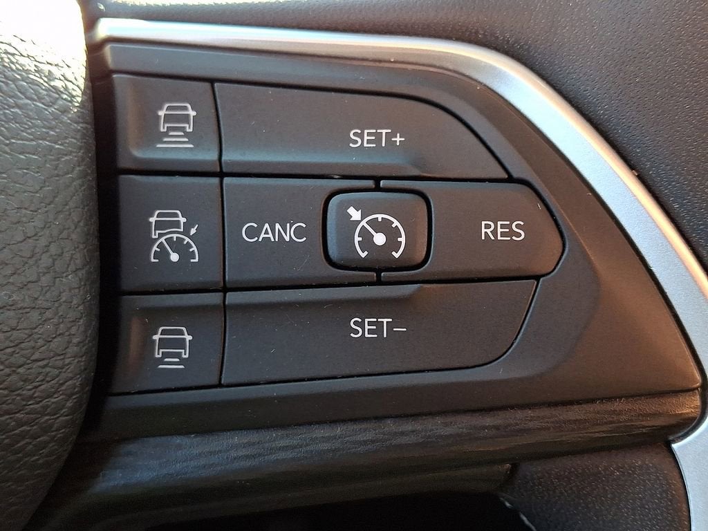 2023 Jeep Grand Cherokee L Laredo