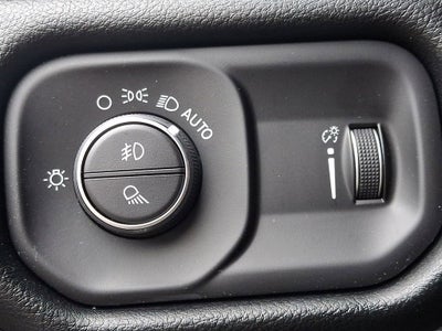 2020 RAM 1500 Big Horn Crew Cab 4x4 5'7" Box