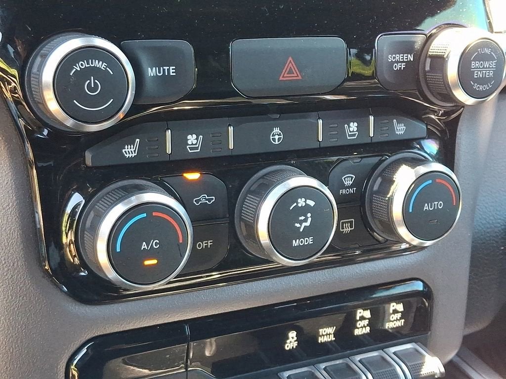2022 RAM 1500 Laramie Crew Cab 4x4 5'7" Box