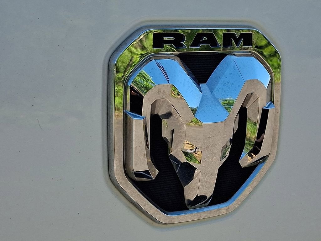 2022 RAM 1500 Laramie Crew Cab 4x4 5'7" Box