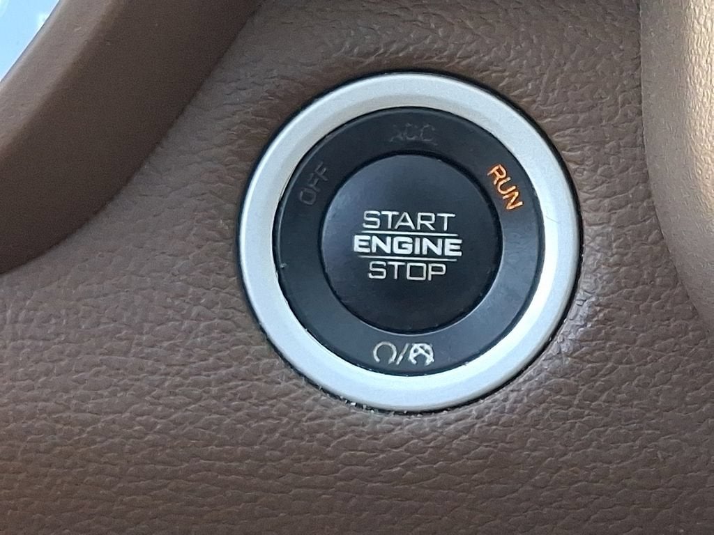 2019 RAM 1500 Laramie Crew Cab 4x4 5'7" Box