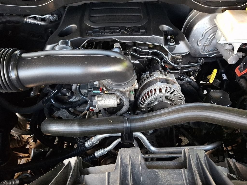 2019 RAM 1500 Laramie Crew Cab 4x4 5'7" Box