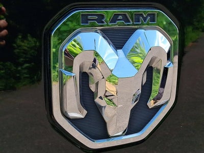 2019 RAM 1500 Laramie Crew Cab 4x4 5'7" Box