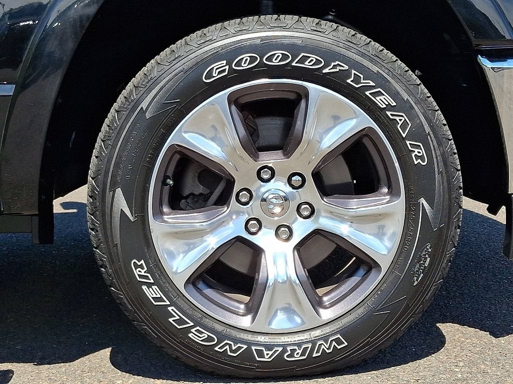 2019 RAM 1500 Laramie Crew Cab 4x4 5'7" Box