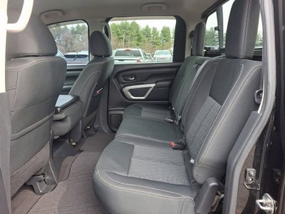 2017 Nissan TITAN SV