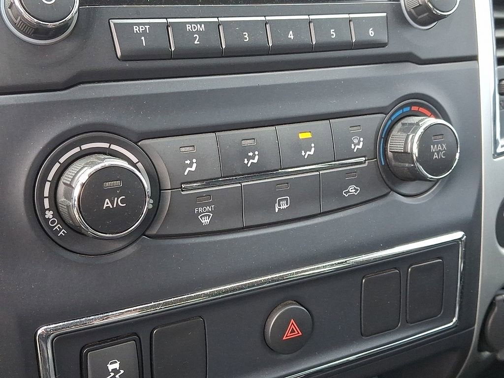 2017 Nissan TITAN SV