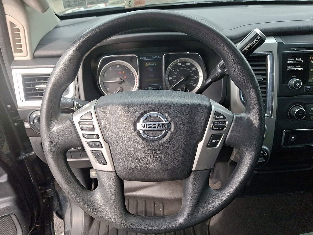 2017 Nissan TITAN SV