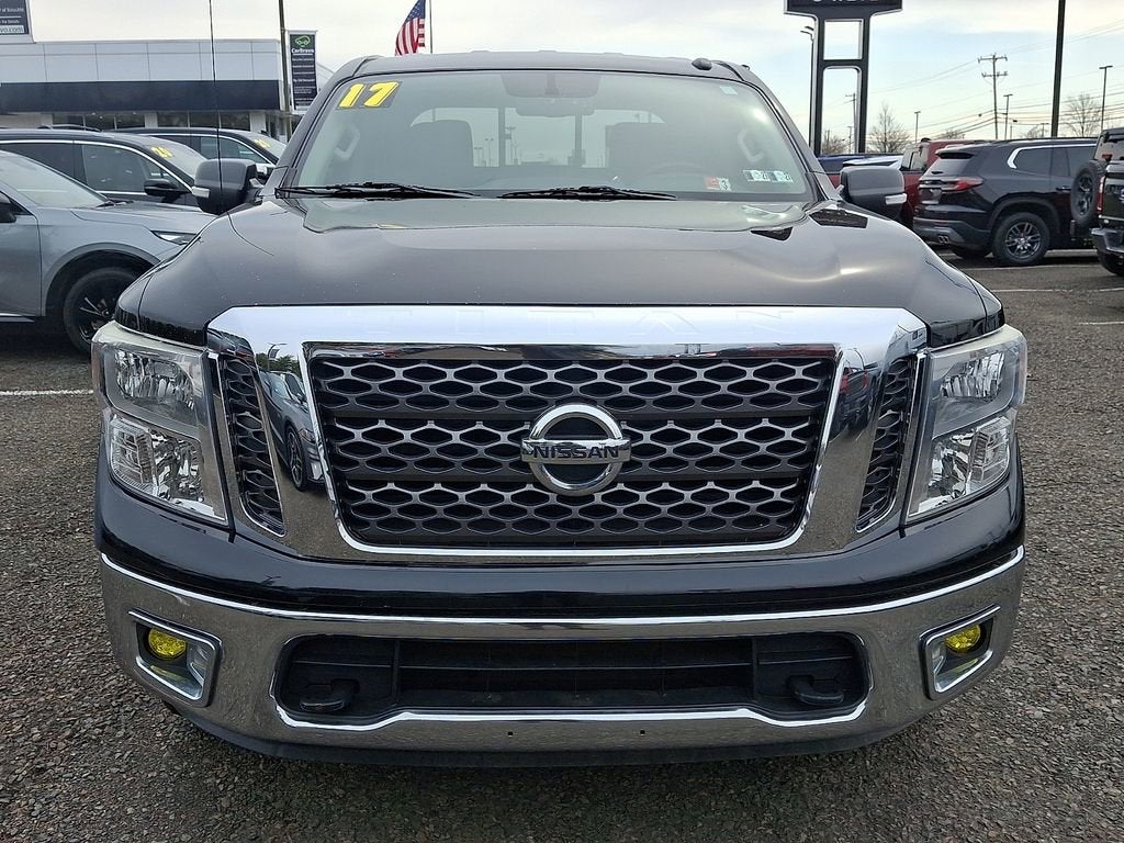 2017 Nissan TITAN SV