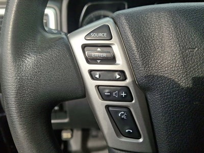 2017 Nissan TITAN SV