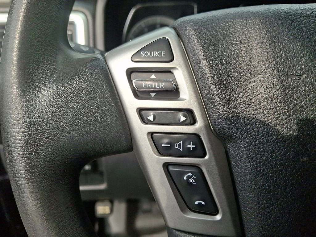 2017 Nissan TITAN SV