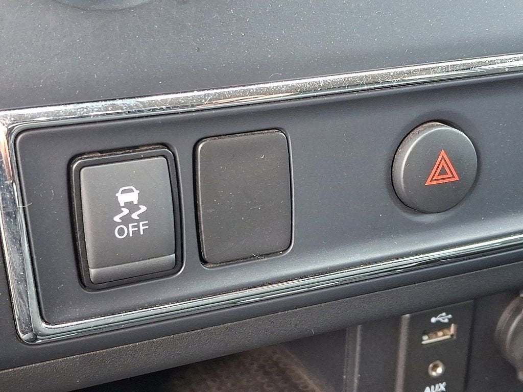 2017 Nissan TITAN SV