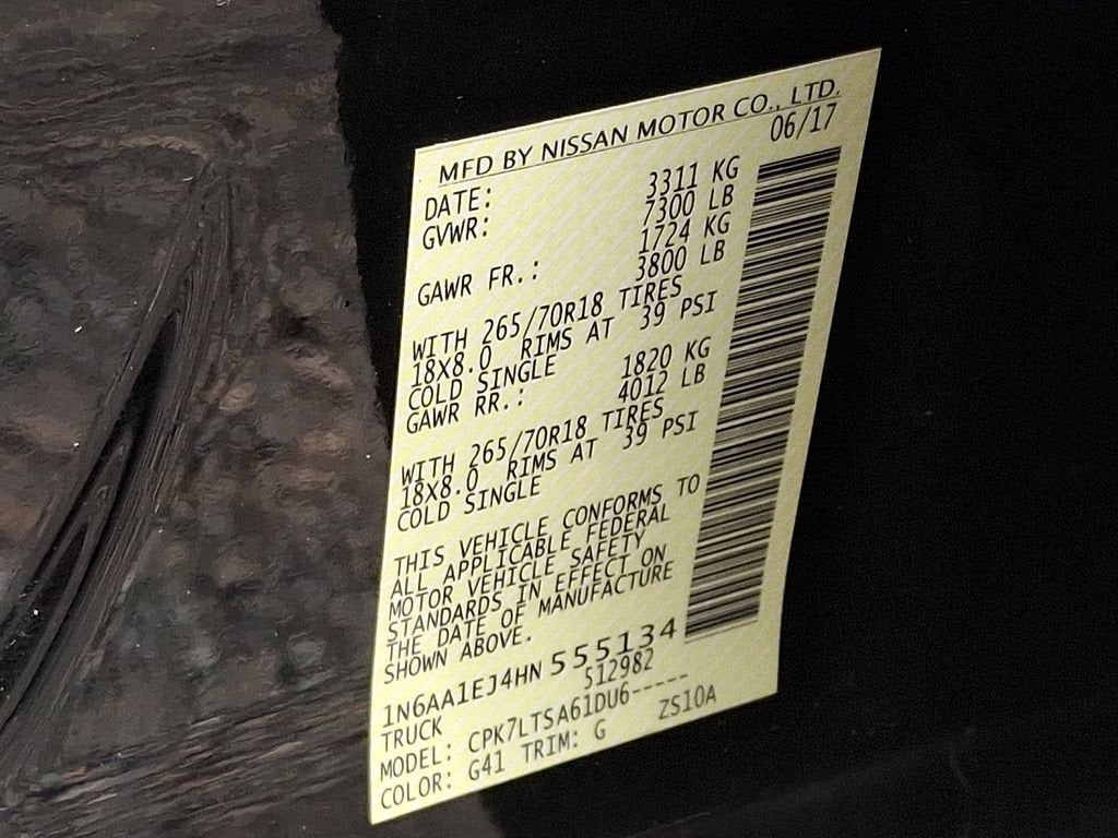 2017 Nissan TITAN SV