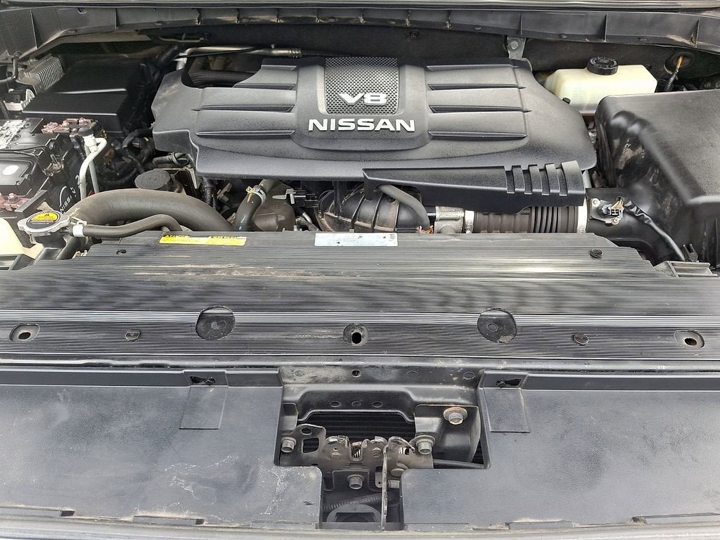 2017 Nissan TITAN SV