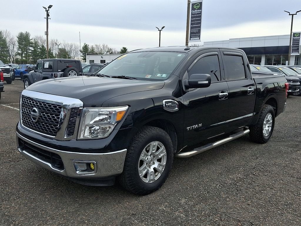 2017 Nissan TITAN SV