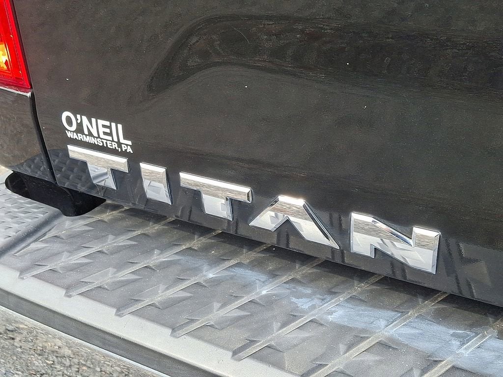 2017 Nissan TITAN SV