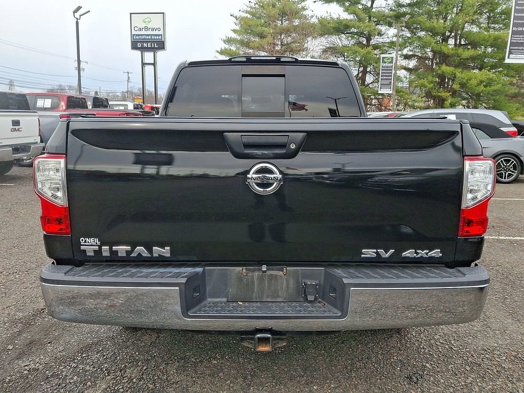 2017 Nissan TITAN SV