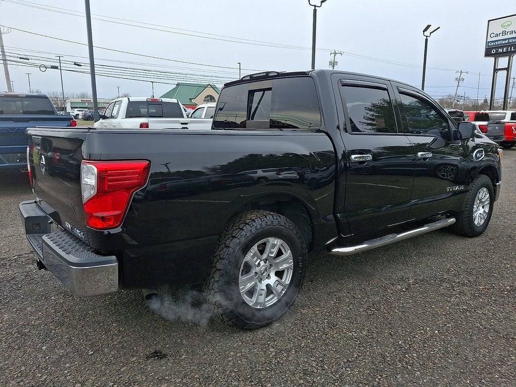2017 Nissan TITAN SV