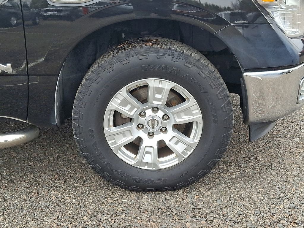 2017 Nissan TITAN SV