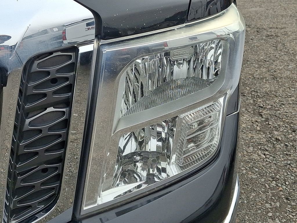 2017 Nissan TITAN SV