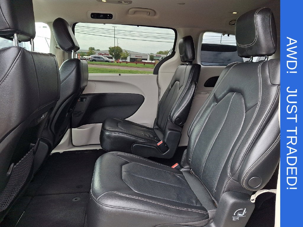 2022 Chrysler Pacifica Touring L - Photo 11