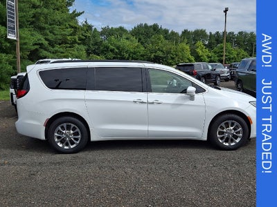 2022 Chrysler Pacifica Touring L AWD