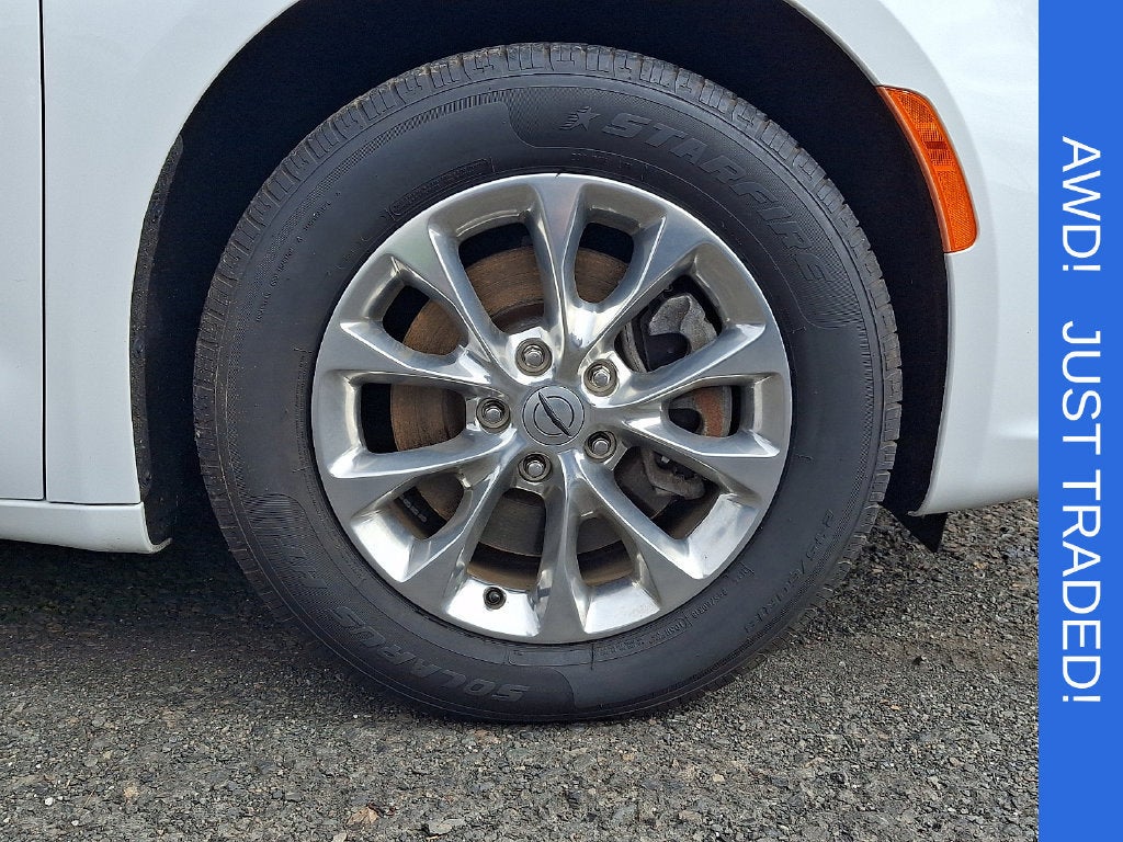 2022 Chrysler Pacifica Touring L - Photo 8