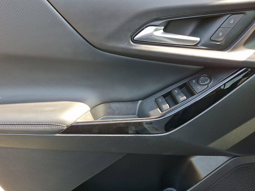 2025 Chevrolet Equinox LT - Photo 12
