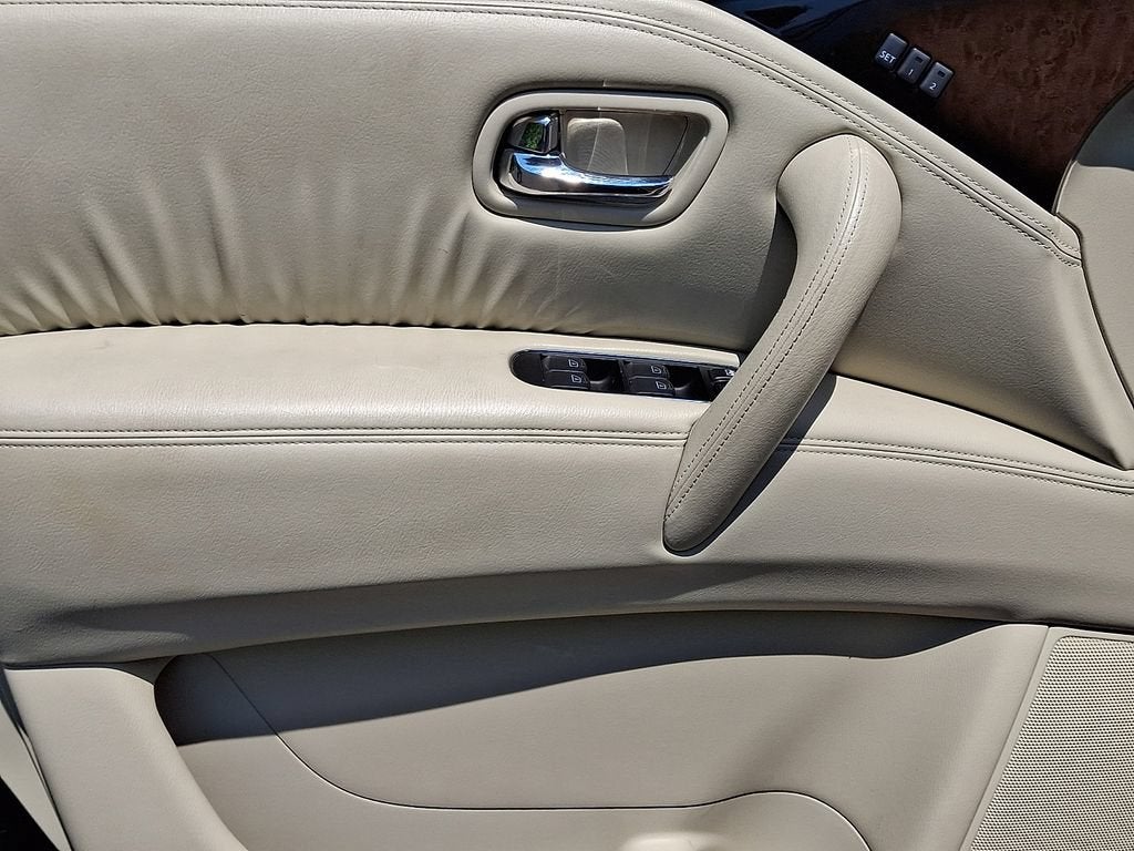 2011 INFINITI QX56 7-passenger
