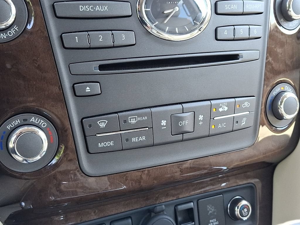 2011 INFINITI QX56 7-passenger