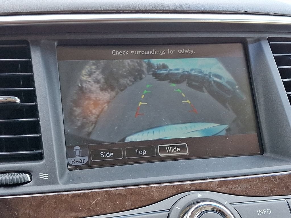2011 INFINITI QX56 7-passenger