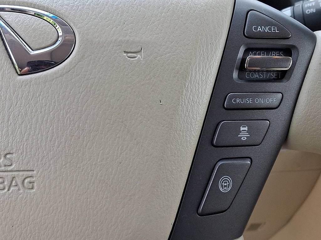 2011 INFINITI QX56 7-passenger
