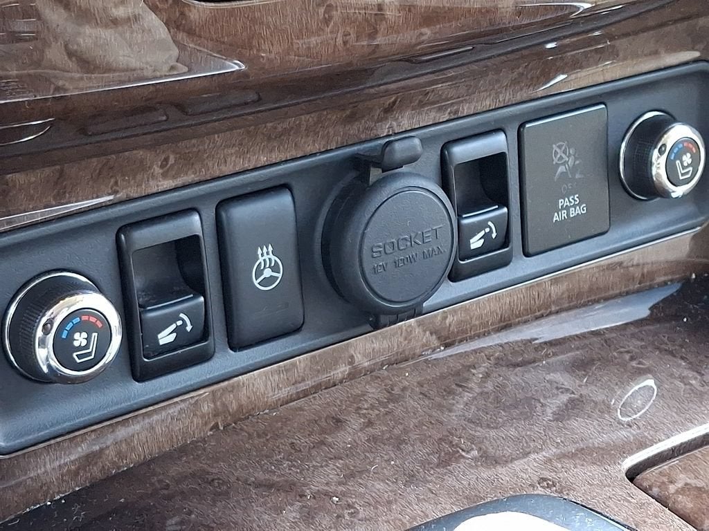 2011 INFINITI QX56 7-passenger