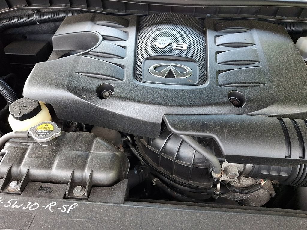 2011 INFINITI QX56 7-passenger