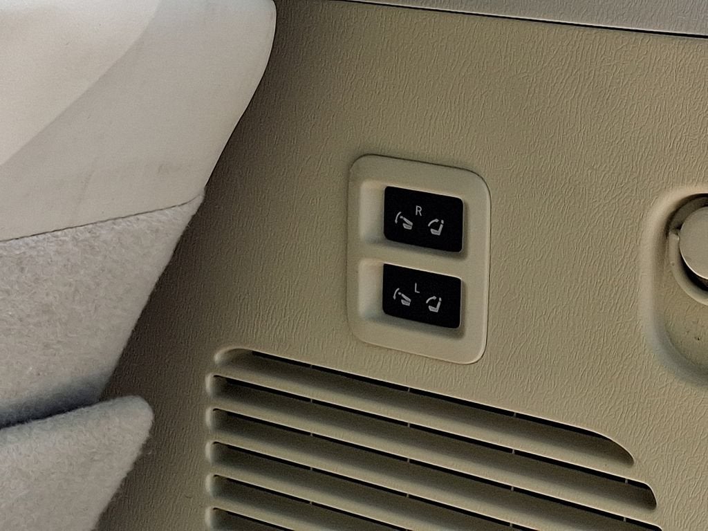 2011 INFINITI QX56 7-passenger