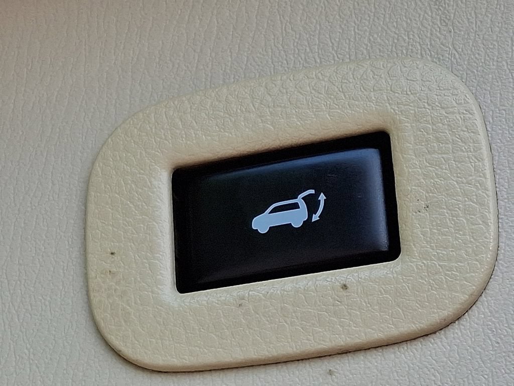 2011 INFINITI QX56 7-passenger