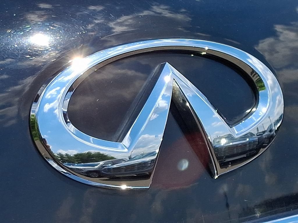 2011 INFINITI QX56 7-passenger