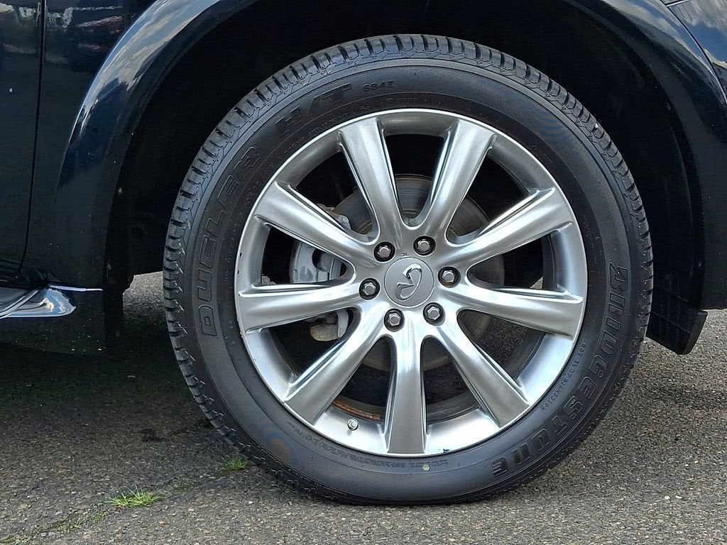 2011 INFINITI QX56 7-passenger